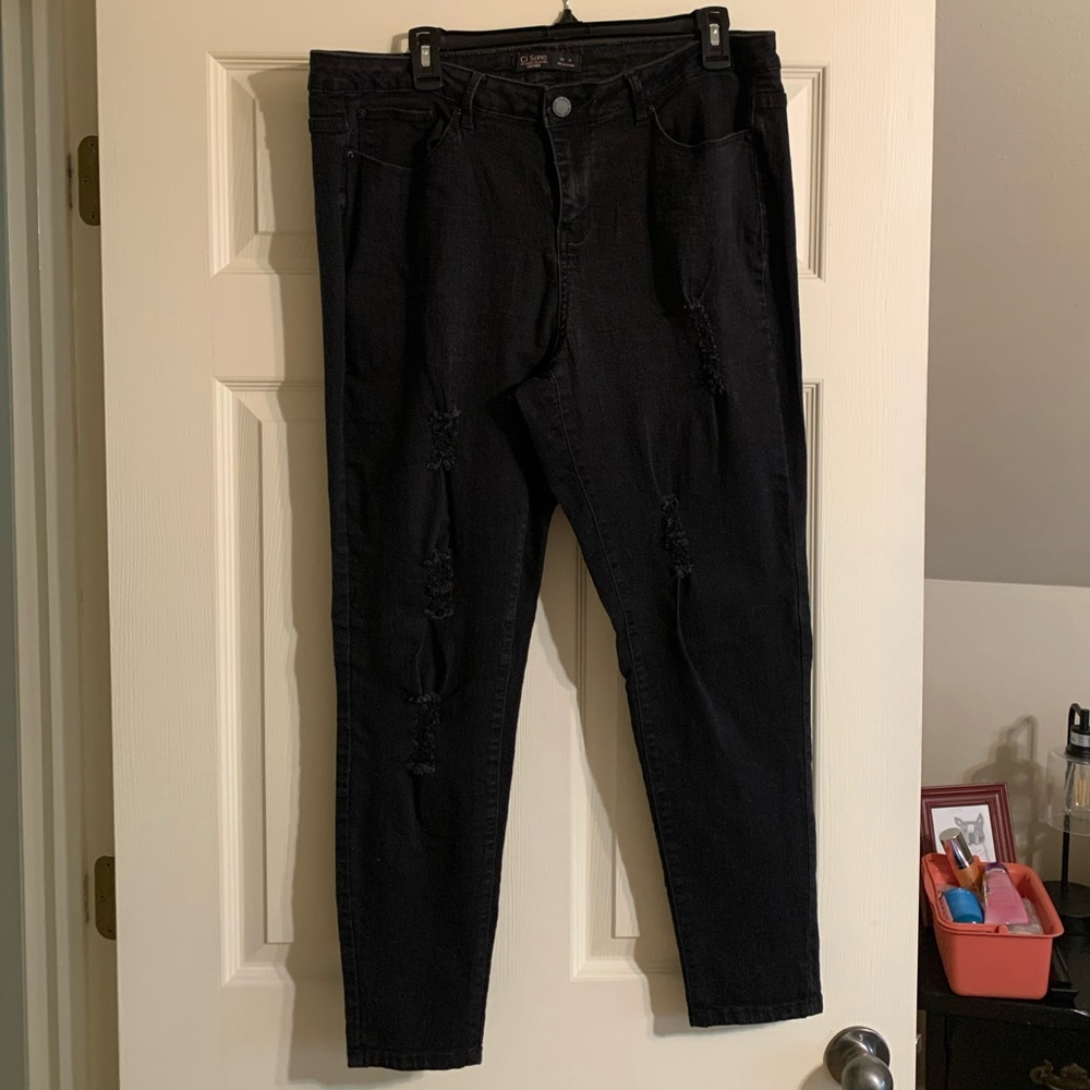 Women’s black distressed jeans